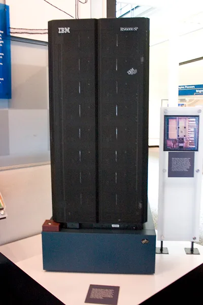 Uno degli armadi del calcolatore Deep Blue, esposto in un museo.